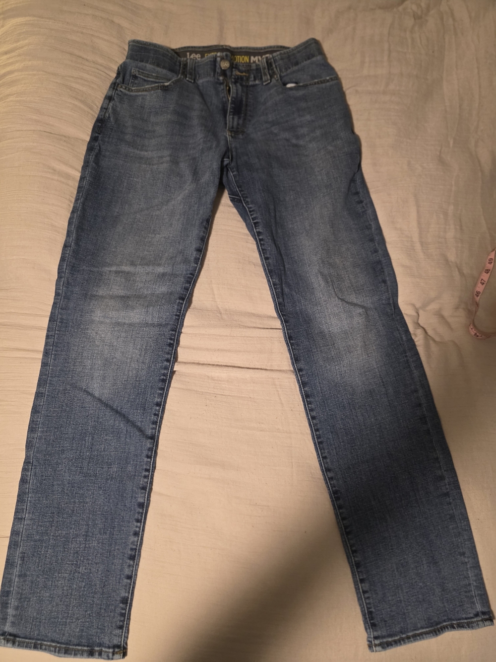 Lee Extreme Motion Athletic Fit Men’s Jeans in Medium Blue Wash